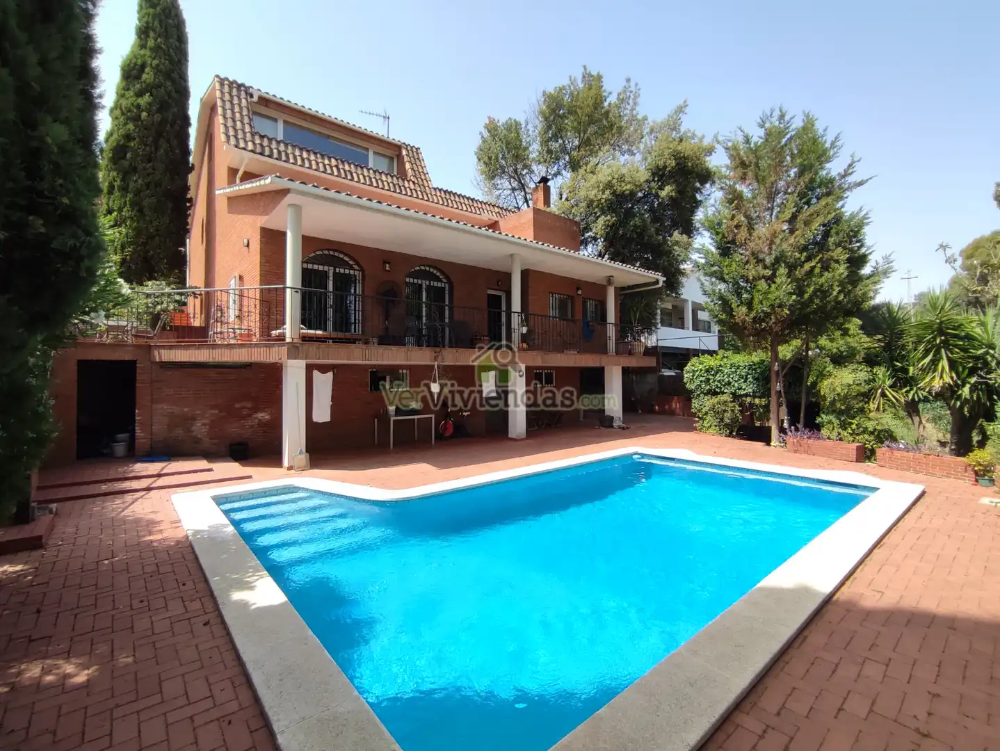 Vista exterior de Casa o xalet en venda en Esparreguera amb Aire condicionat, Calefacció i Jardí privat
