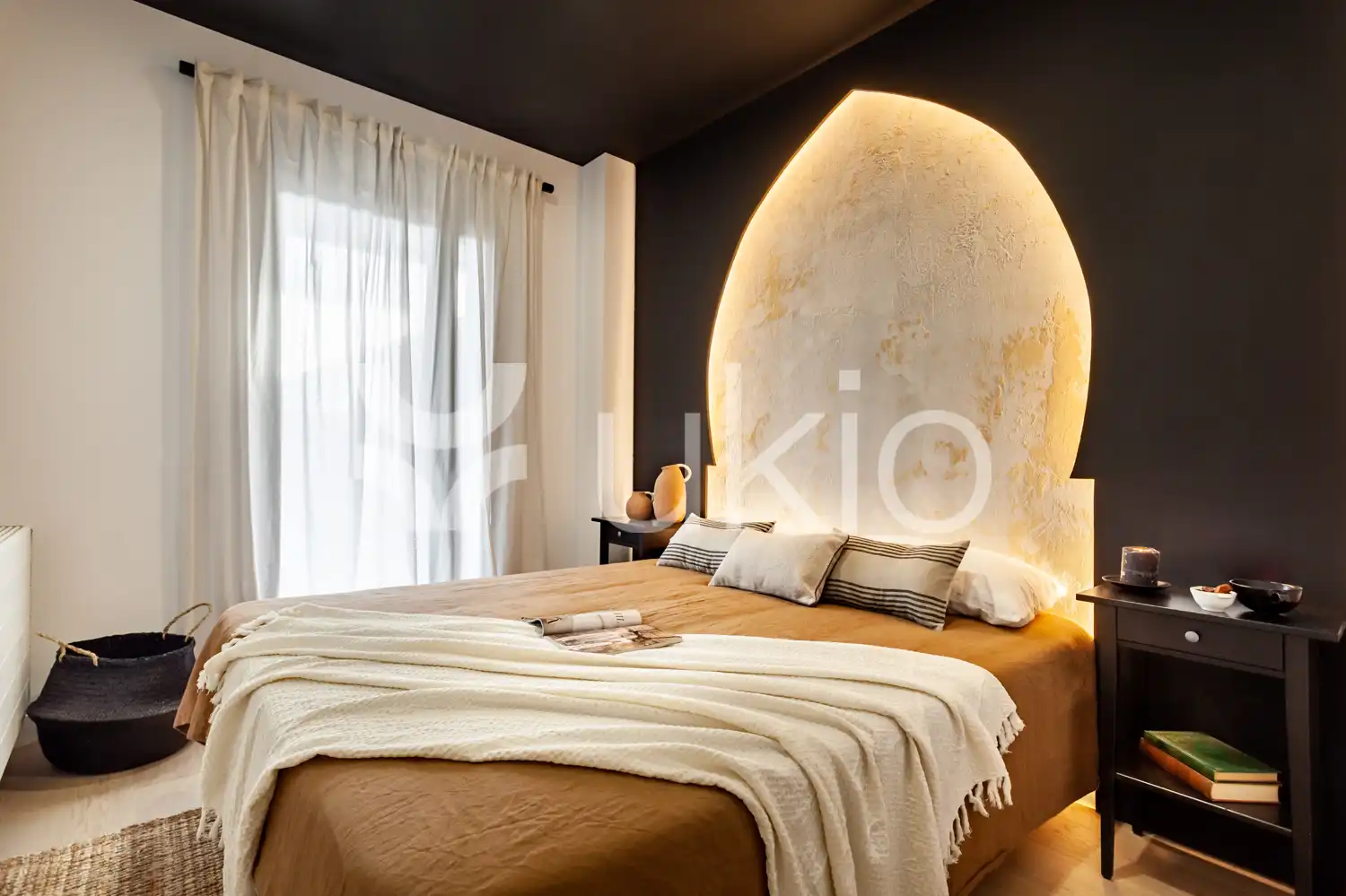 Dormitori de Apartament de lloguer en Barcelona amb Aire condicionat, Terrassa i Moblat