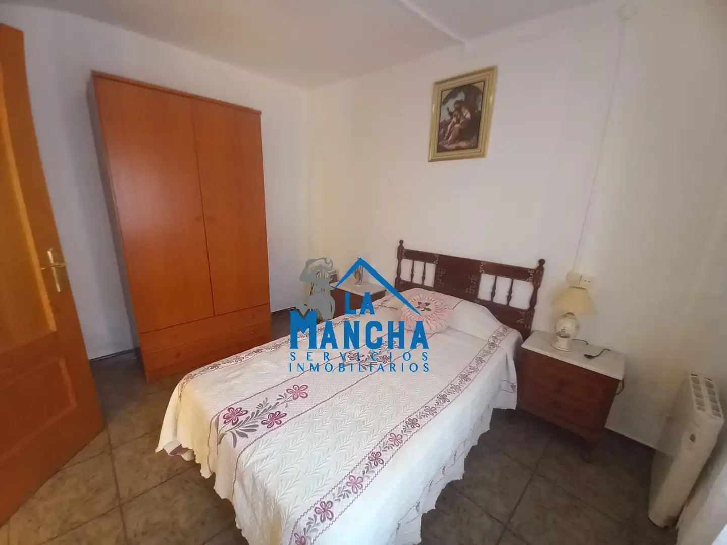 Dormitori de Finca rústica en venda en Casas de Juan Núñez amb Moblat i Balcó