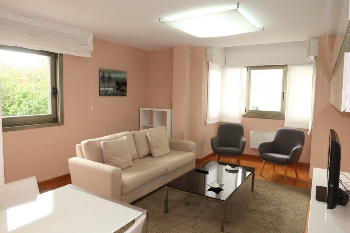 Sala d'estar de Apartament de lloguer en A Coruña Capital  amb Calefacció, Traster i Moblat
