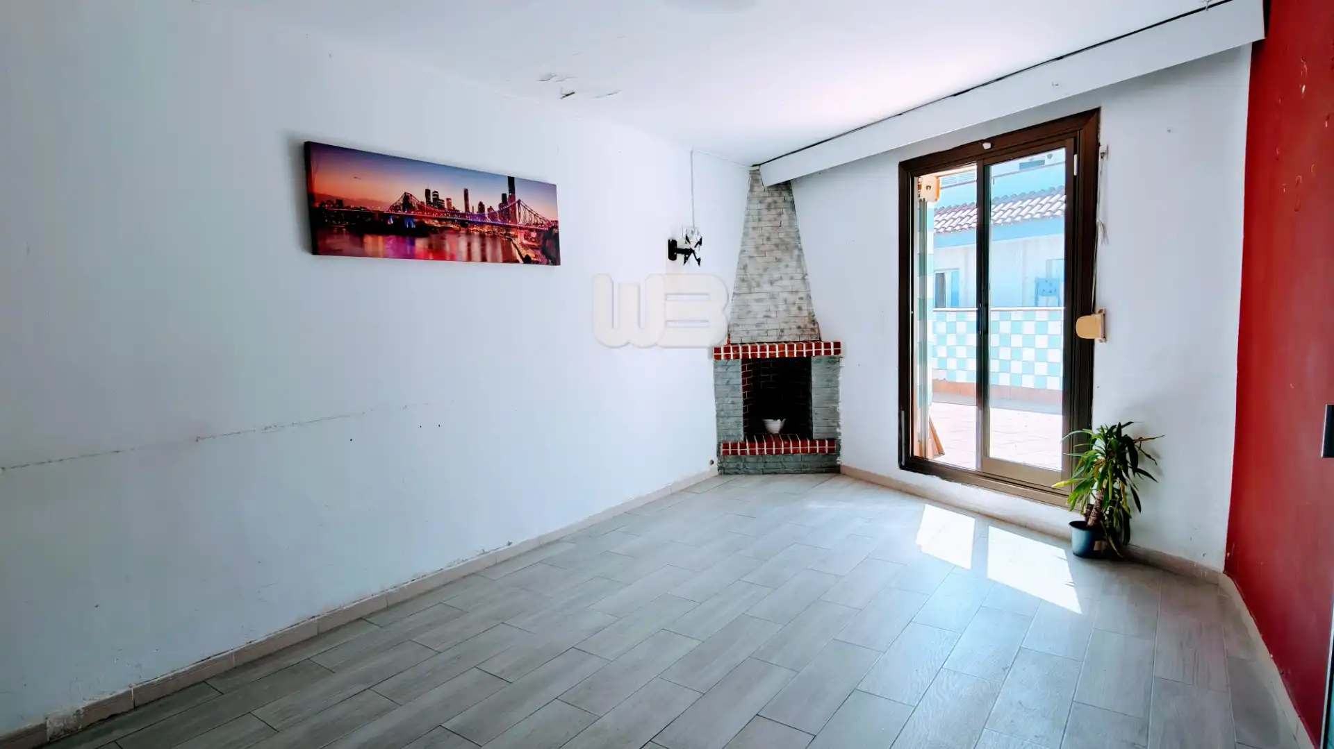 Wohnzimmer von Dachboden zum Verkauf in Barcelona mit Parkett, Terrasse und Ofen