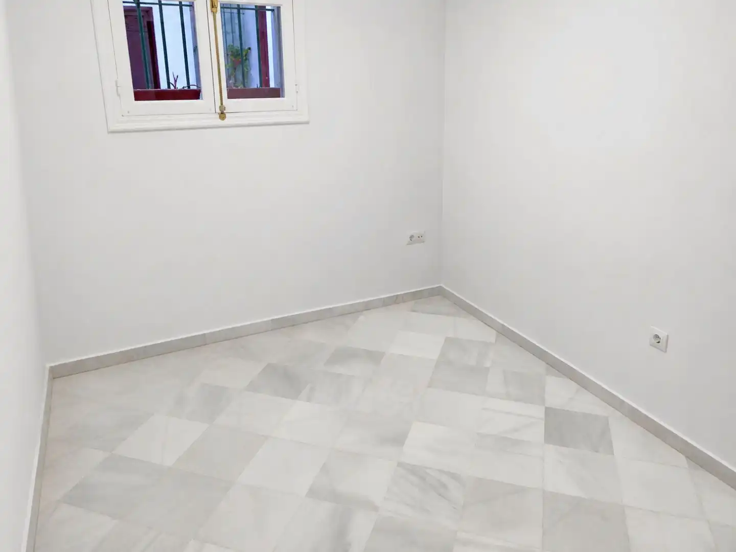 Bedroom of Commercial properties for rent in Cádiz