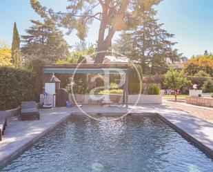 Swimming pool of House or chalet to rent in  Madrid Capital  with Air Conditioner, Heating and Private garden