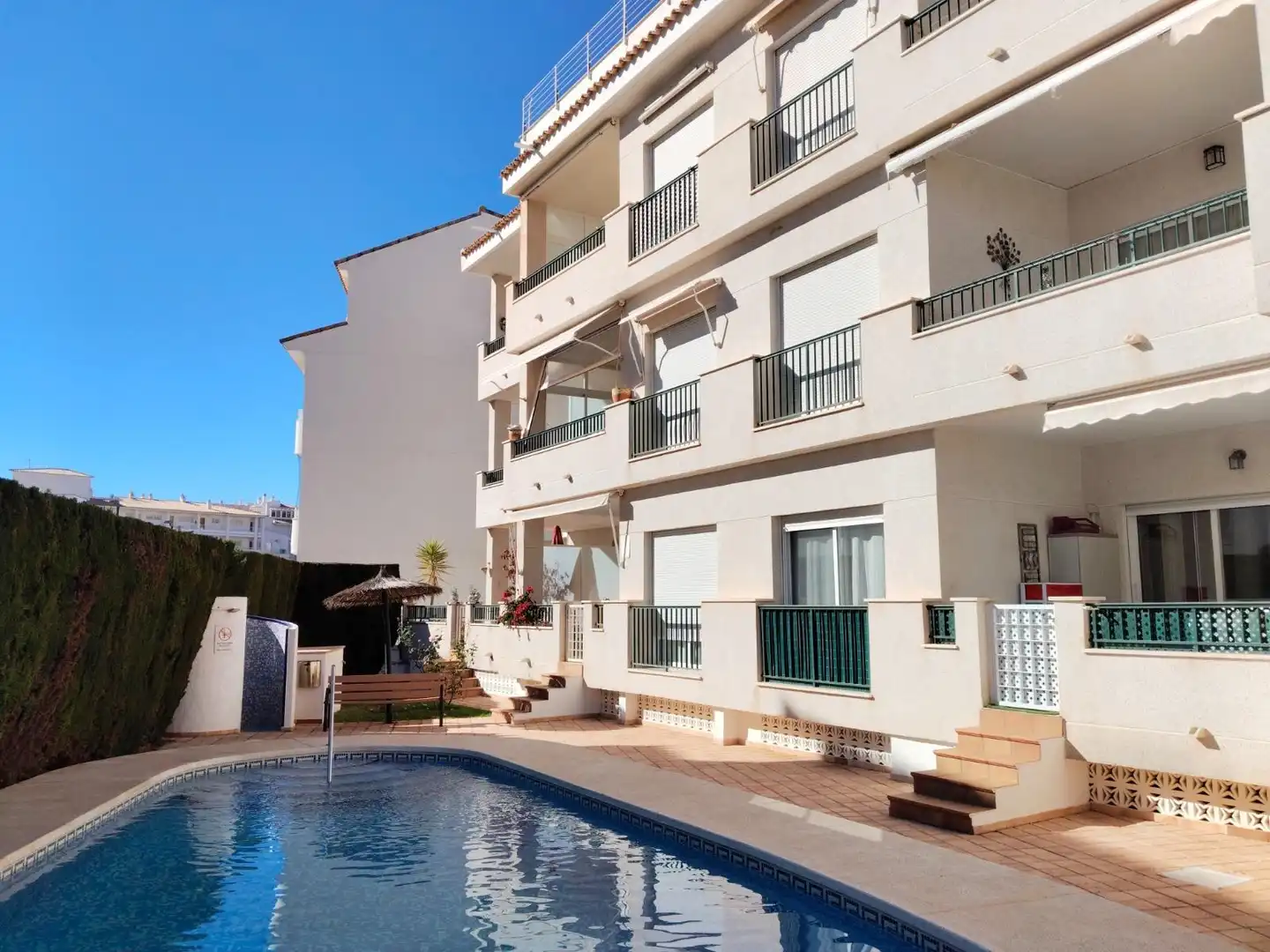Außenansicht von Wohnung zum Verkauf in Altea mit Klimaanlage, Privatgarten und Terrasse