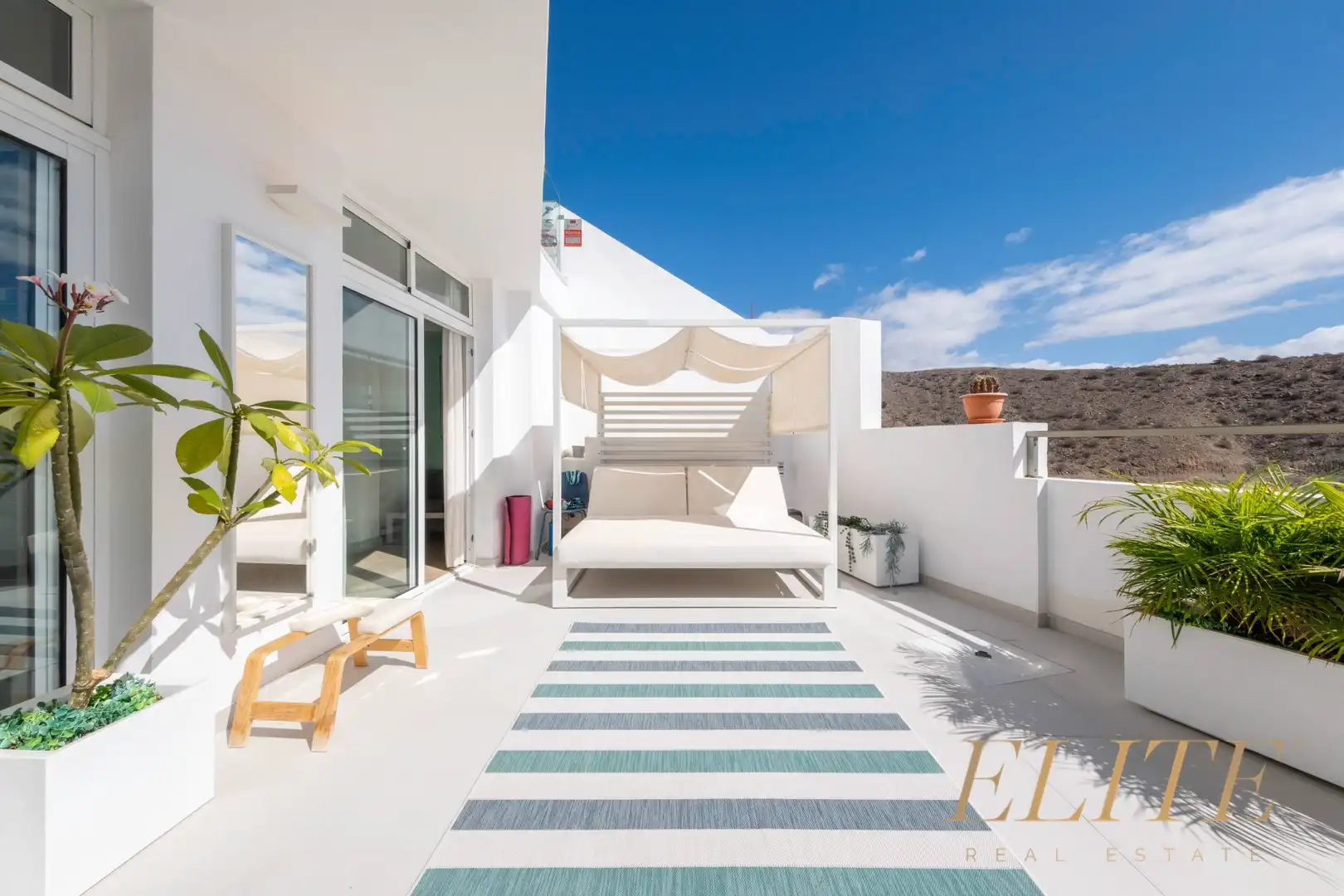 Terrasse von Einfamilien-Reihenhaus zum Verkauf in Mogán mit Klimaanlage, Heizung und Terrasse