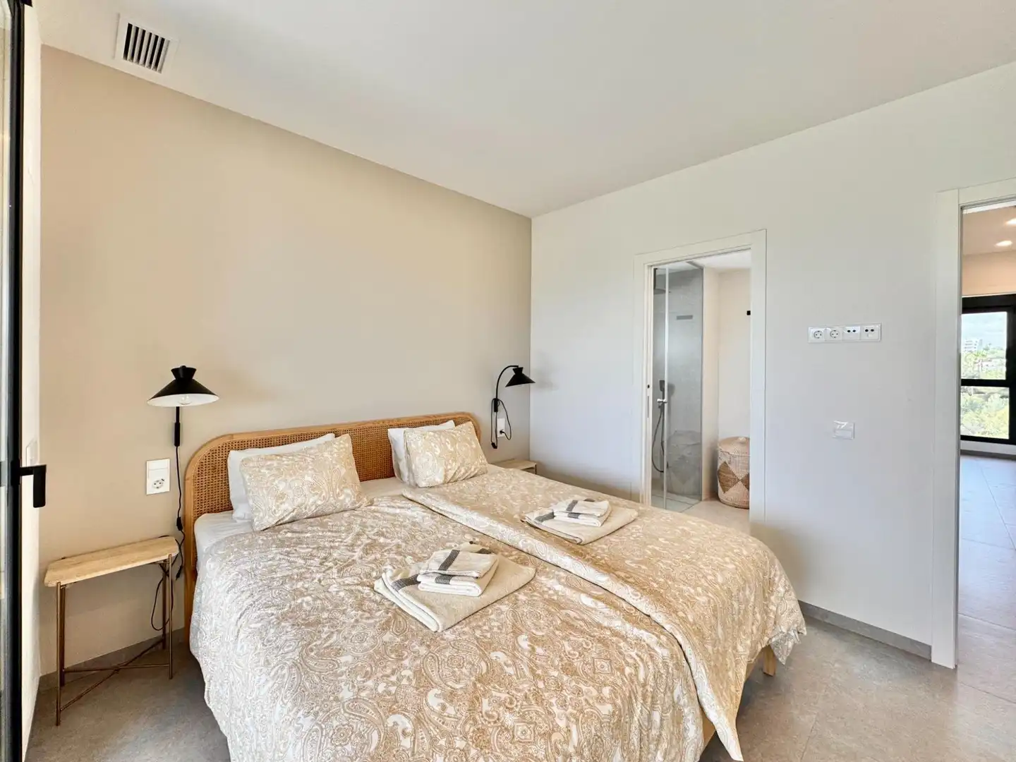 Habitación de Apartamento en venta en San Miguel de Salinas con Calefacción, Piscina y Amueblado