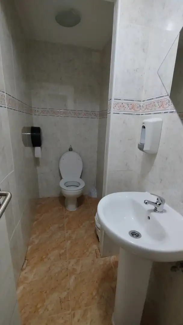 Baño de Local en venta en Azuqueca de Henares con Aire acondicionado, Calefacción y Terraza