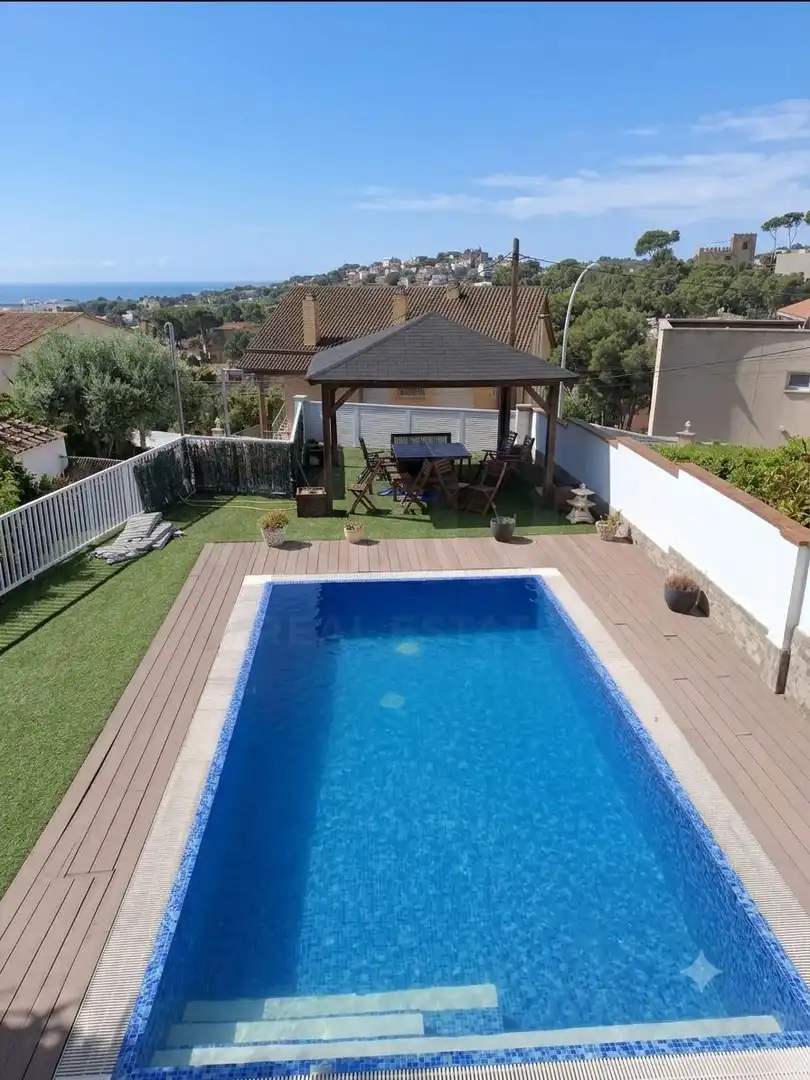 Piscina de Casa adosada en venta en Castelldefels con Aire acondicionado, Calefacción y Terraza