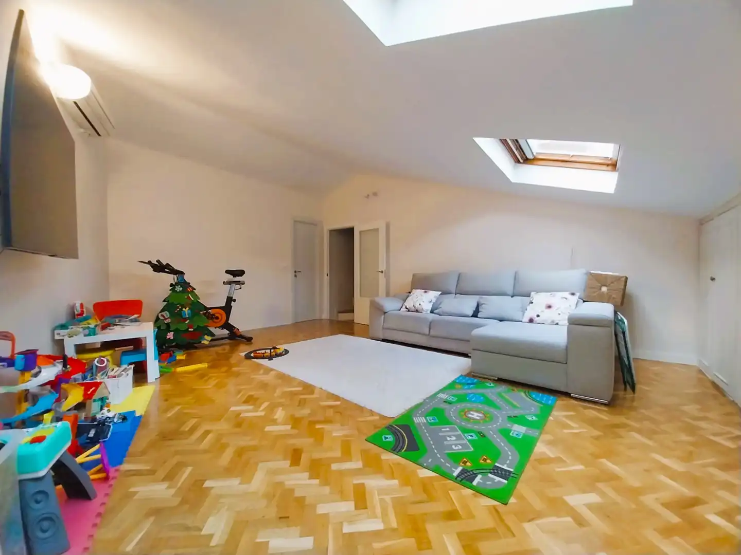 Sala d'estar de Casa o xalet de lloguer en Madrid amb Aire condicionat, Calefacció i Jardí privat