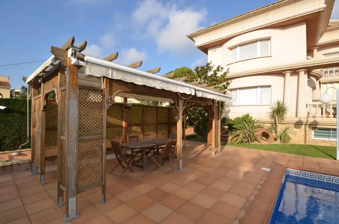 Casa con piscina en venta en Santa Susanna, imagen 3