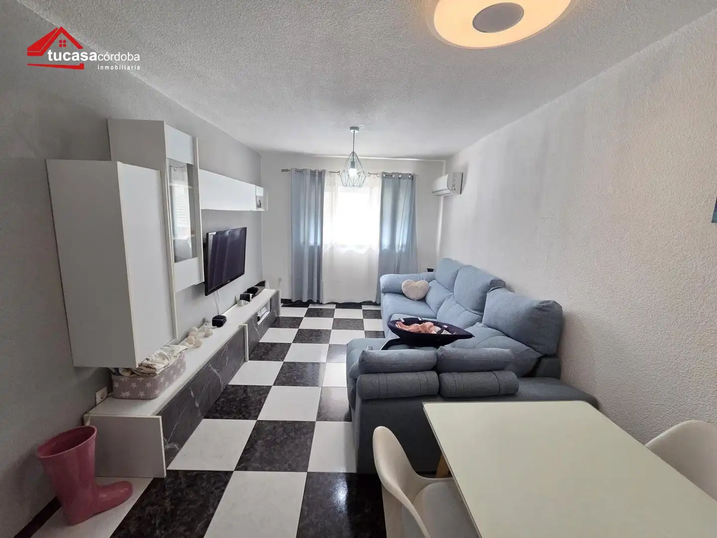 Sala d'estar de Pis en venda en Córdoba amb Aire condicionat i Moblat