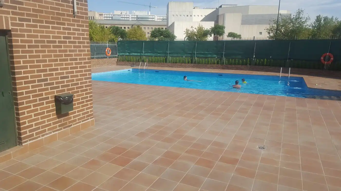Schwimmbecken von Wohnung zur Miete in Zaragoza mit Klimaanlage, Heizung und Privatgarten