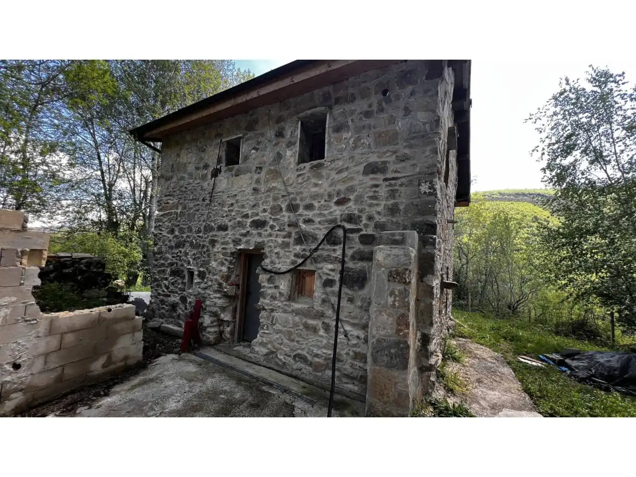 Vista exterior de Casa o xalet en venda en Espinosa de los Monteros amb Jardí privat i Terrassa