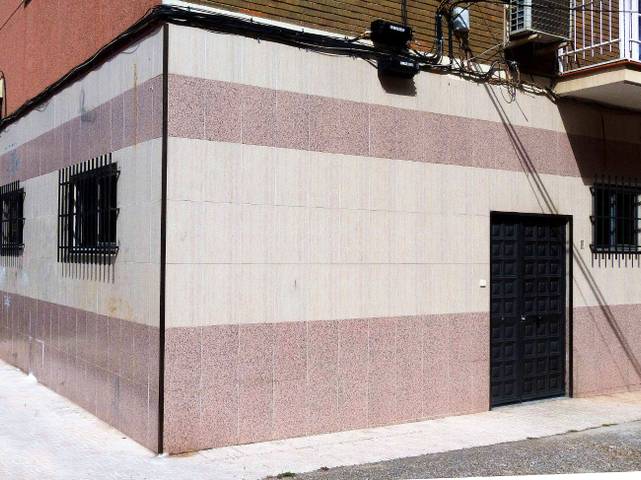 Local comercial en Alquiler en Calle Fuentesaúco, 9 en Campamento