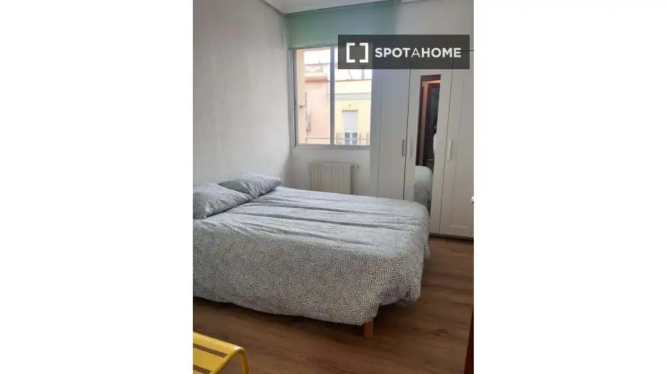 Schlafzimmer von Wohnung zur Miete in Madrid mit Klimaanlage, Heizung und Möbliert