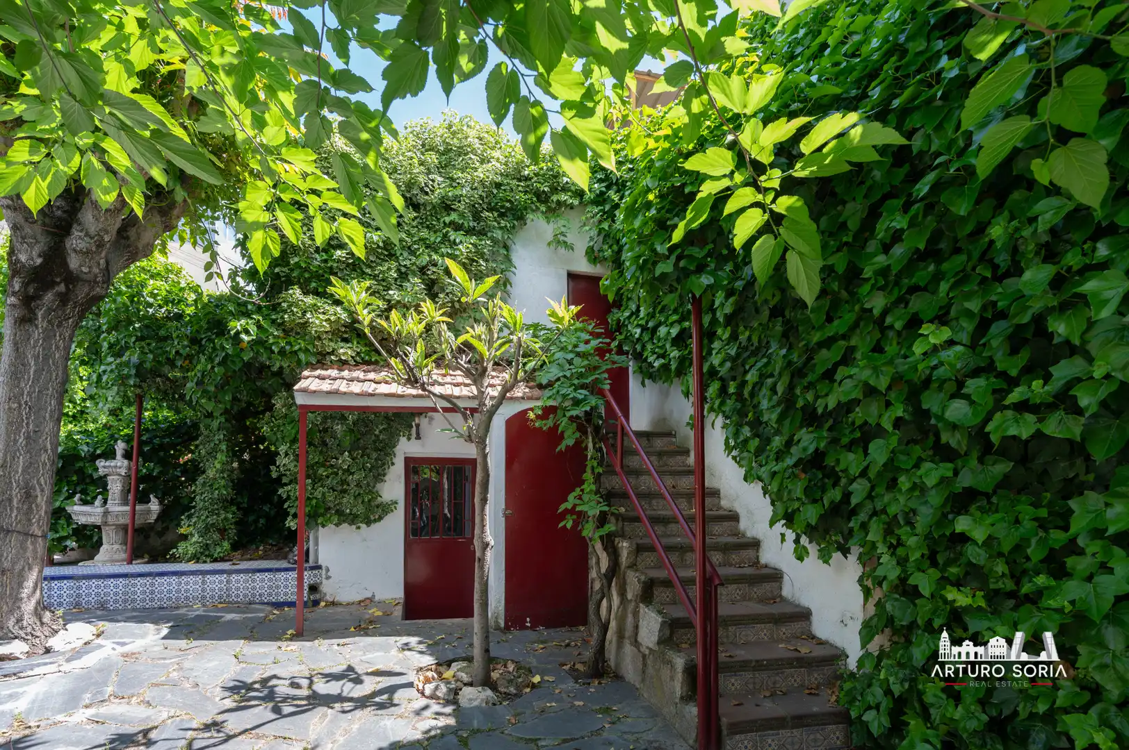 Vista exterior de Casa o chalet en venta en Madrid con Calefacción y Jardín privado