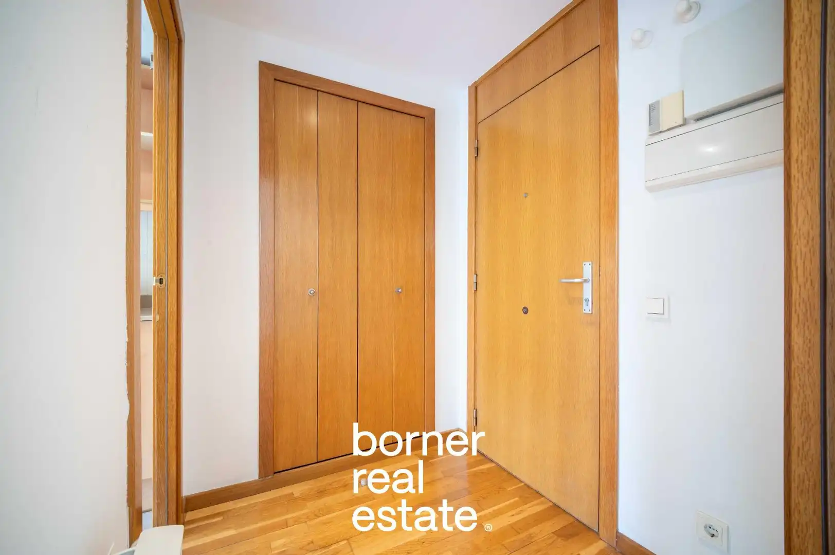 Vista exterior de Piso en venta en Sant Cugat del Vallès con Aire acondicionado, Calefacción y Jardín privado