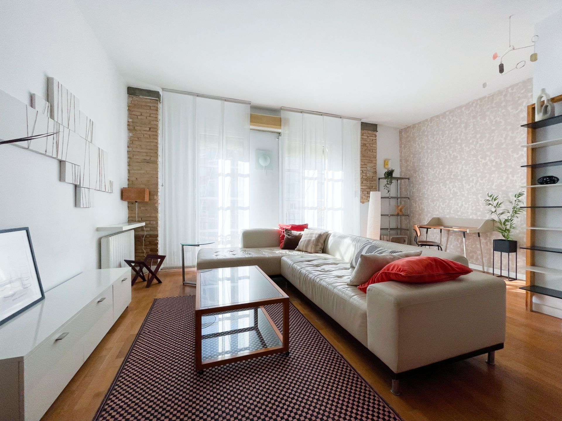 Flat to rent in Carrer de Granada, Mont-Olivet