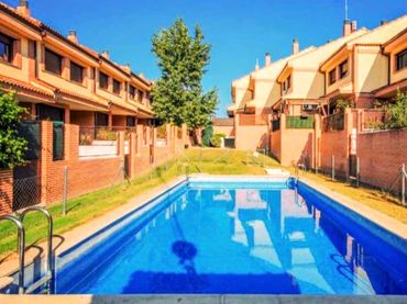 Adossat amb piscina de lloguer a Valdeolmos-Alalpardo