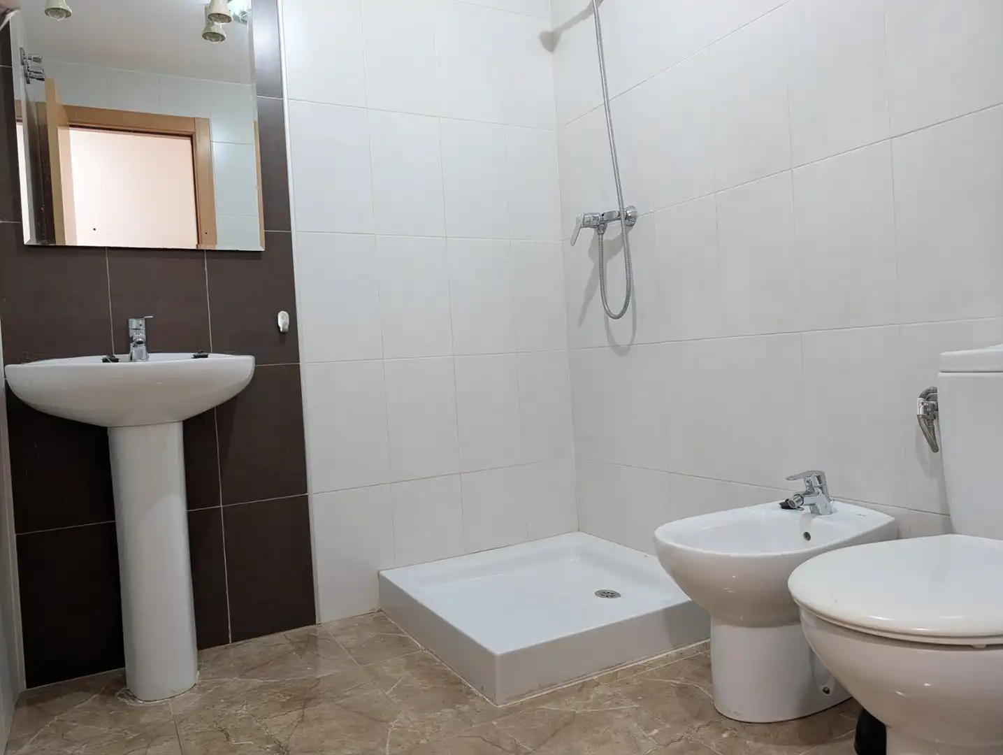 Baño de Piso en venta en Moncofa con Horno, Lavadora y Balcón