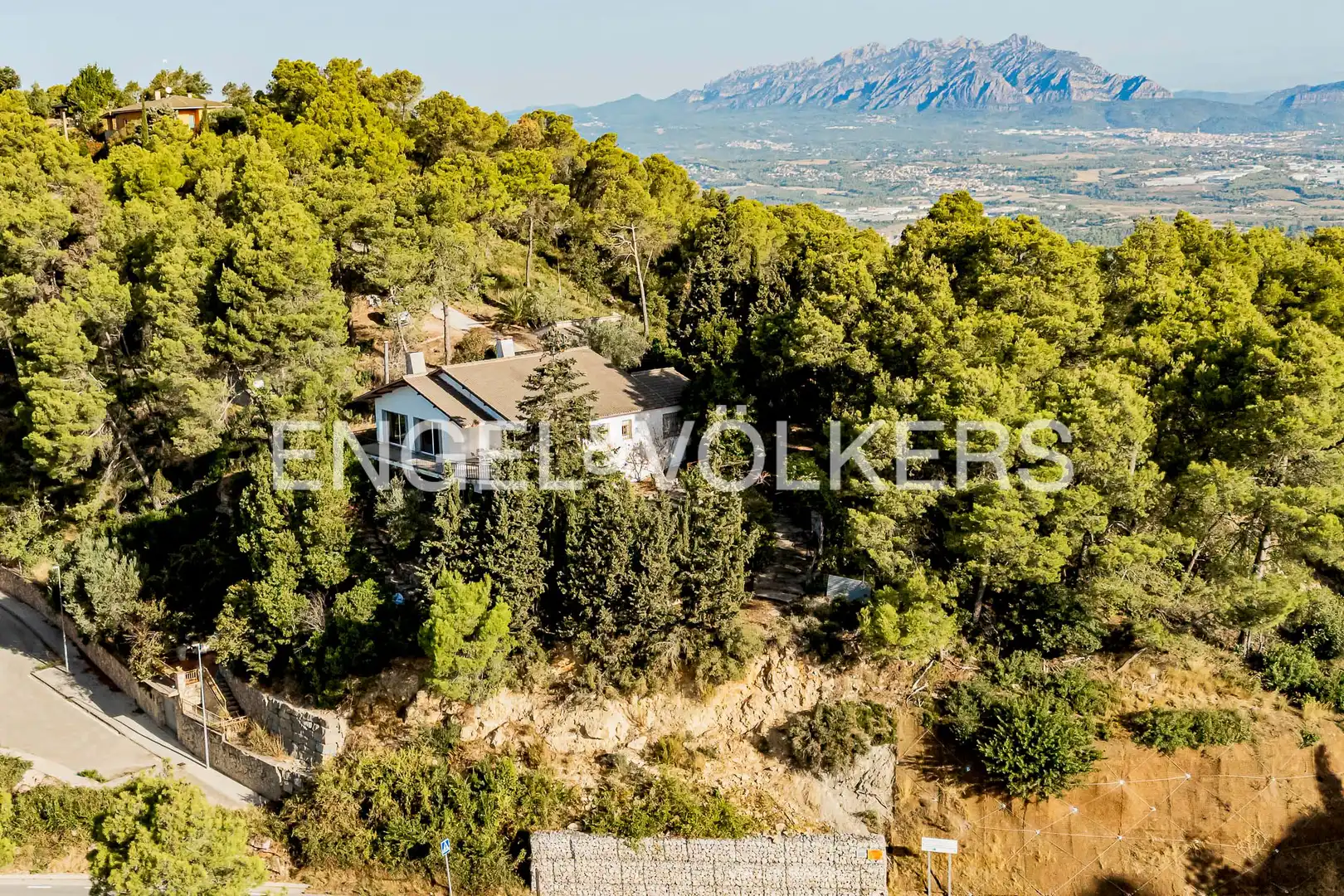 Casa amb jardí en venda a Corbera de Llobregat