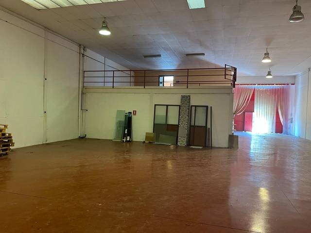 Nave industrial en Alquiler en Alcolea