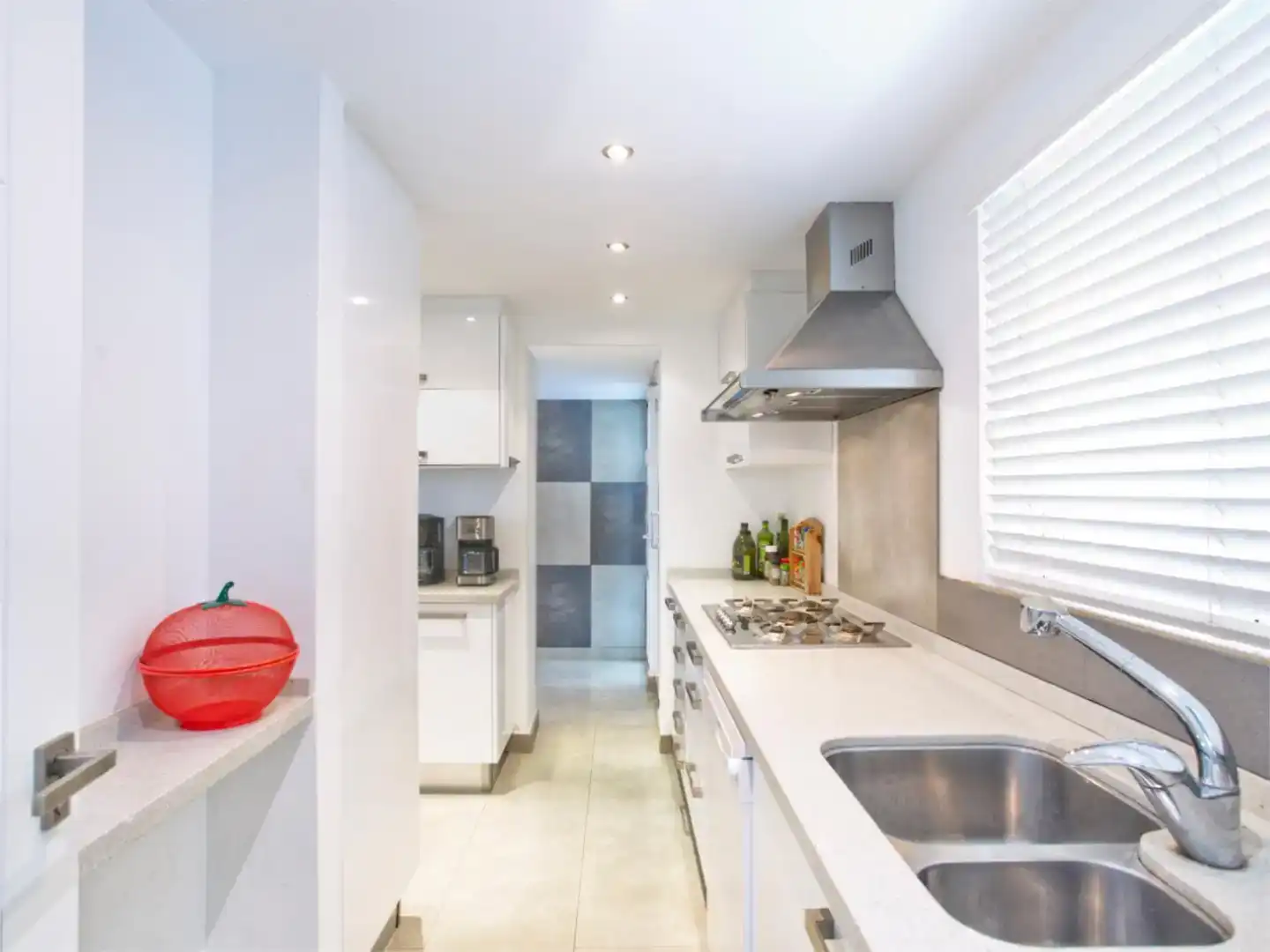 Cocina de Casa o chalet en venta en Marbella con Aire acondicionado, Jardín privado y Trastero