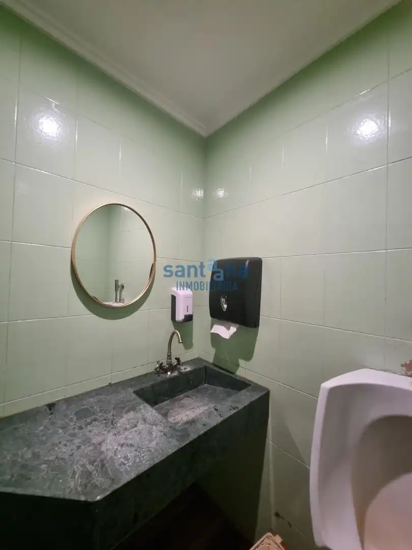 Baño de Local en venta en Hospital de Órbigo con Aire acondicionado y Amueblado