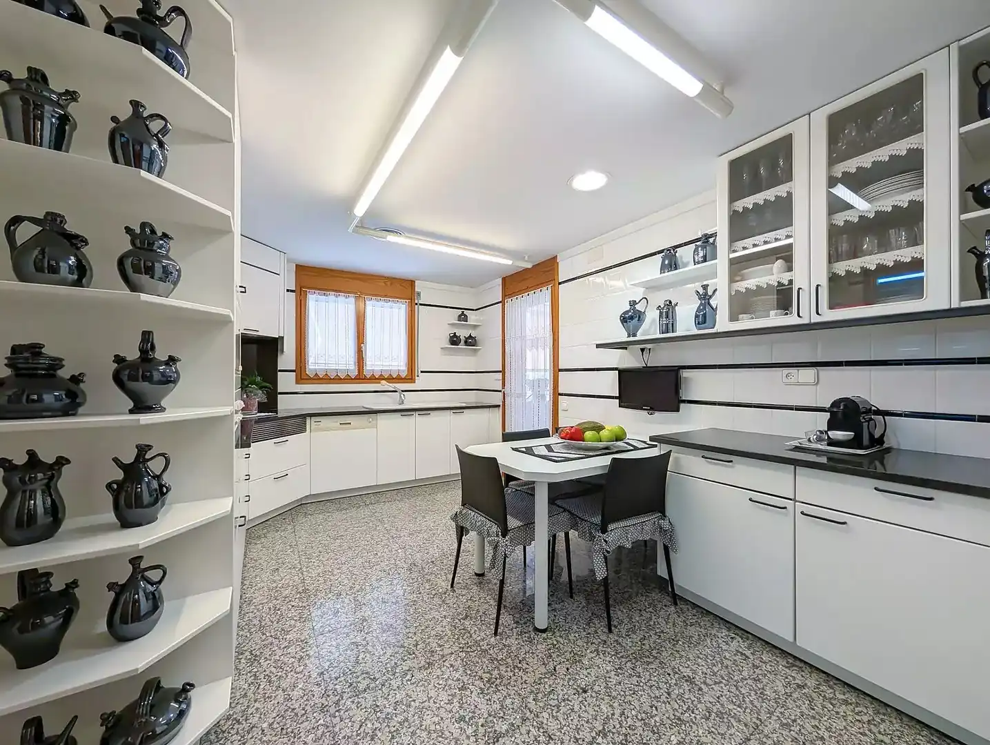 Kitchen of Houses for sale in Banyoles  with Swimming Pool and Furnished