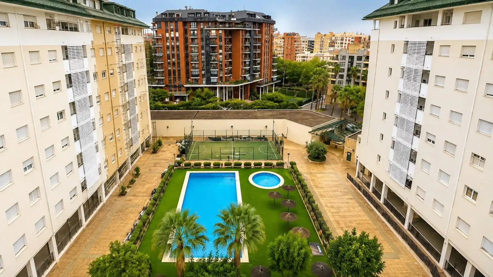 Swimming pool of Flat for sale in Valencia  with Air Conditioner, Heating and Private garden