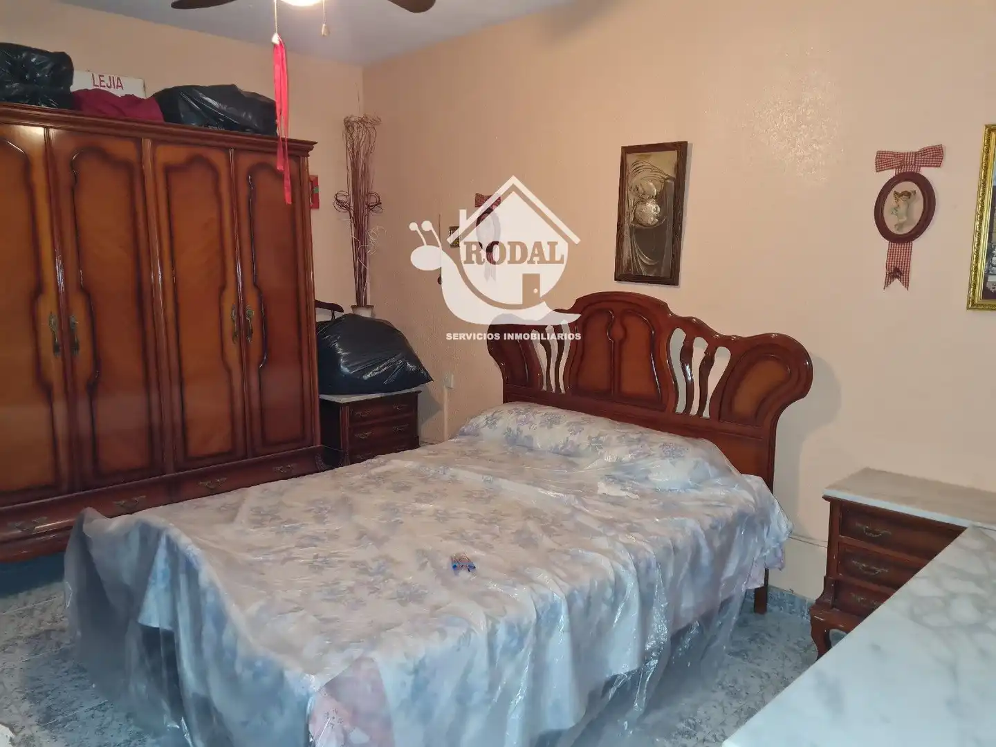Habitación de Piso en venta en Almería con Calefacción, Amueblado y Horno