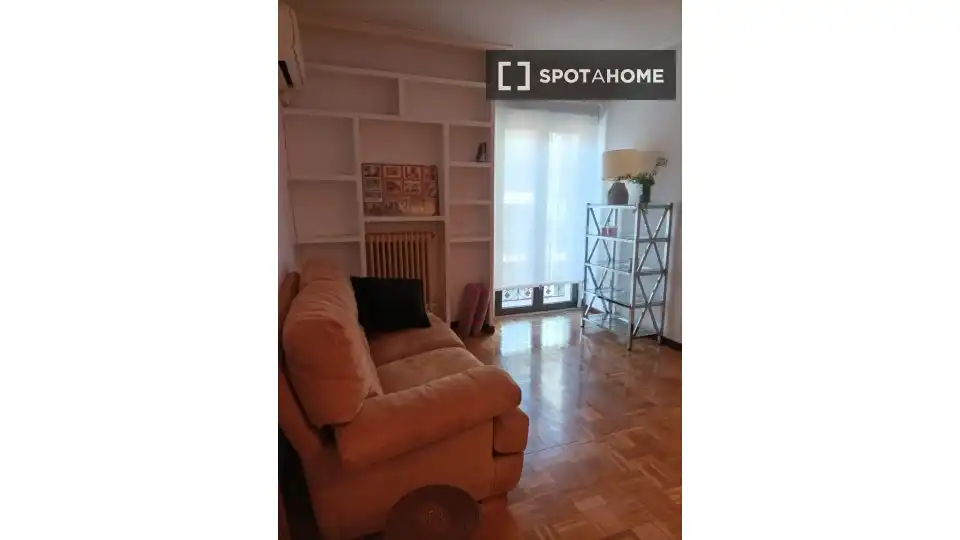 Dormitori de Apartament per a compartir en Madrid amb Aire condicionat, Calefacció i Terrassa
