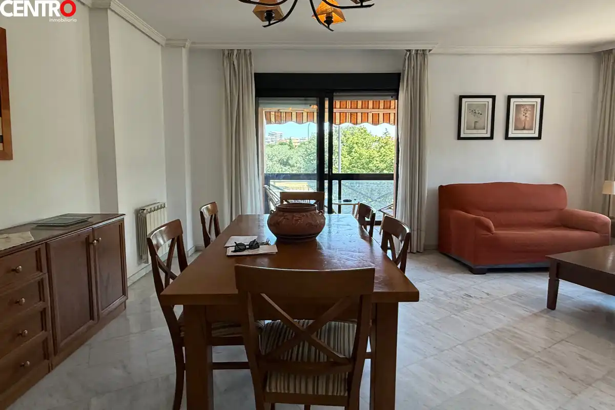 Comedor de Piso en venta en Granada con Aire acondicionado, Calefacción y Jardín privado