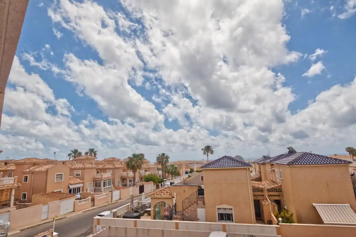 Vista exterior de Apartamento en venta en Orihuela con Aire acondicionado, Terraza y Amueblado