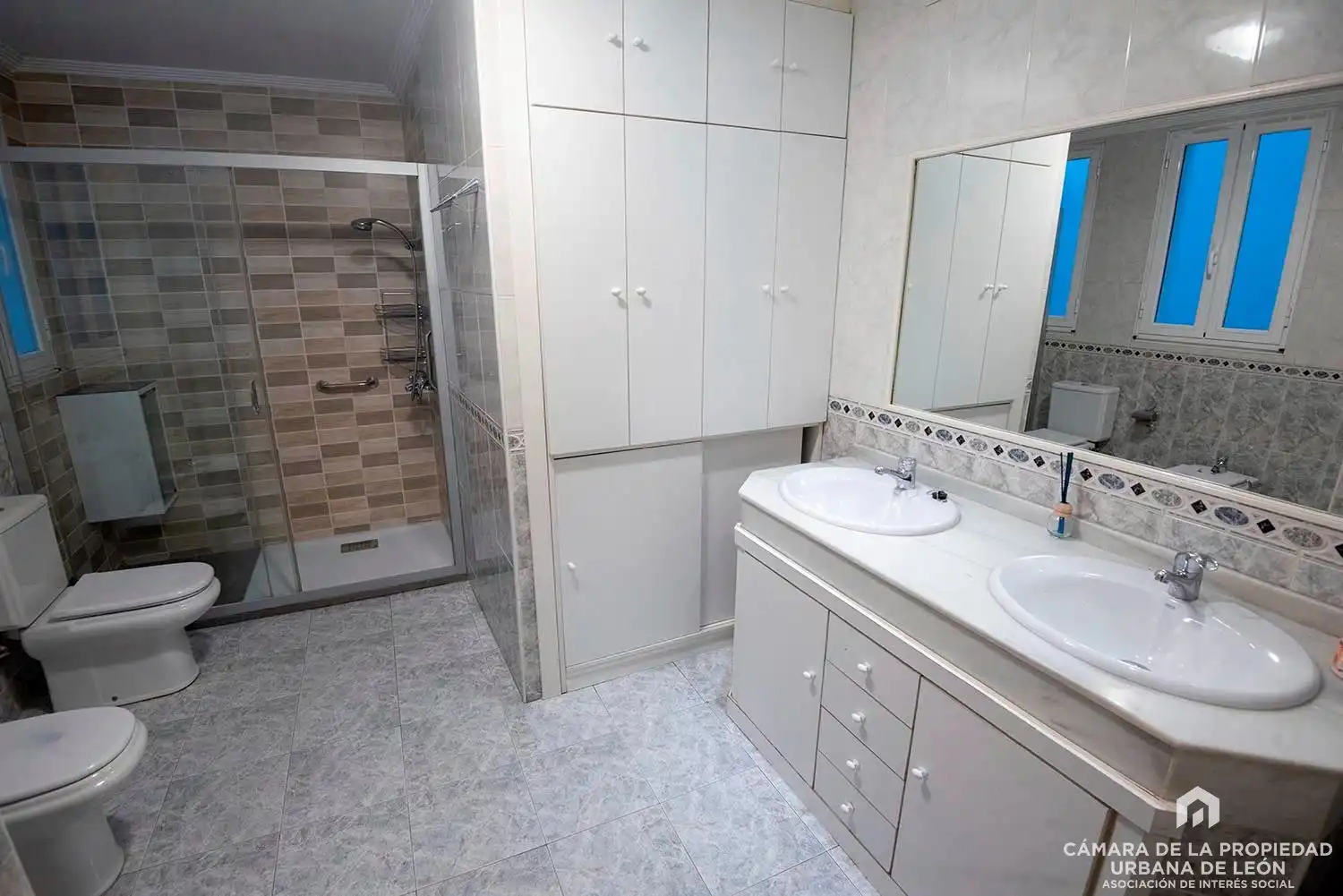 Badezimmer von Wohnung zur Miete in León Capital 