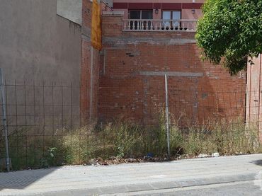 Terrenys i solars en venda a Carrer Corts Catalanes