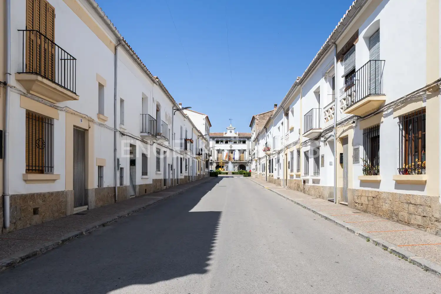 Vista exterior de Finca rústica en venda en Viver amb Aire condicionat, Calefacció i Jardí privat