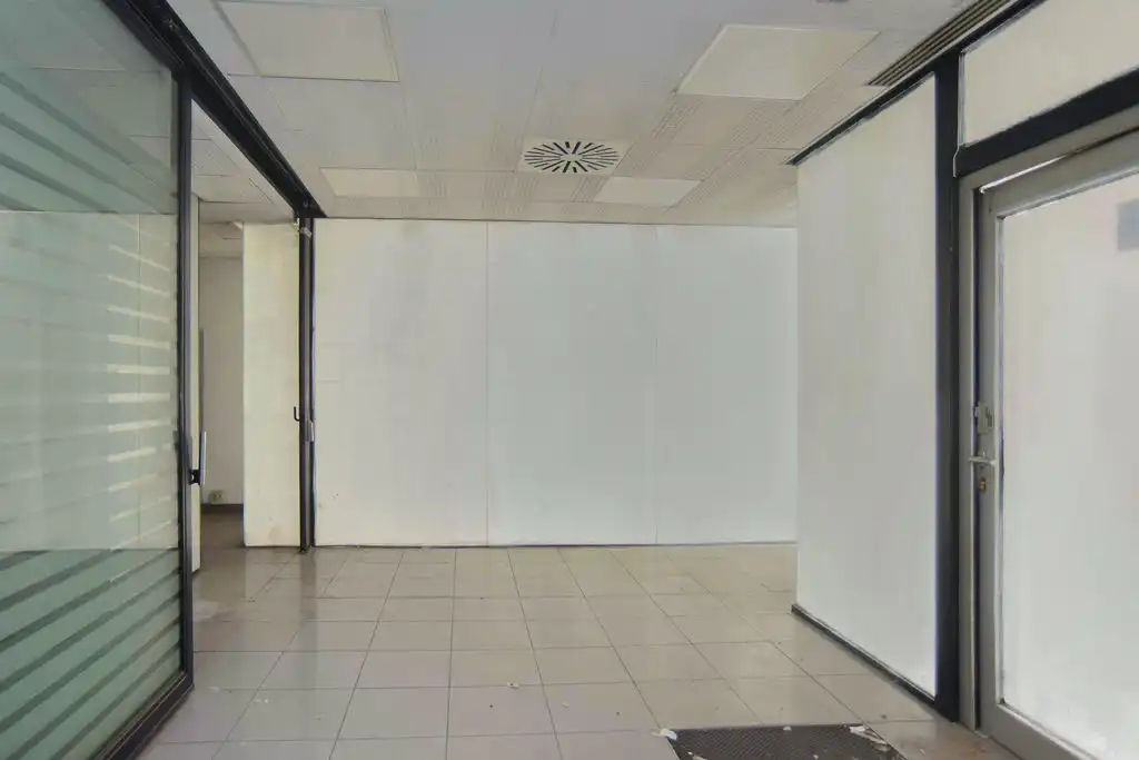 Local comercial en venda a Av Roma, imagen 4