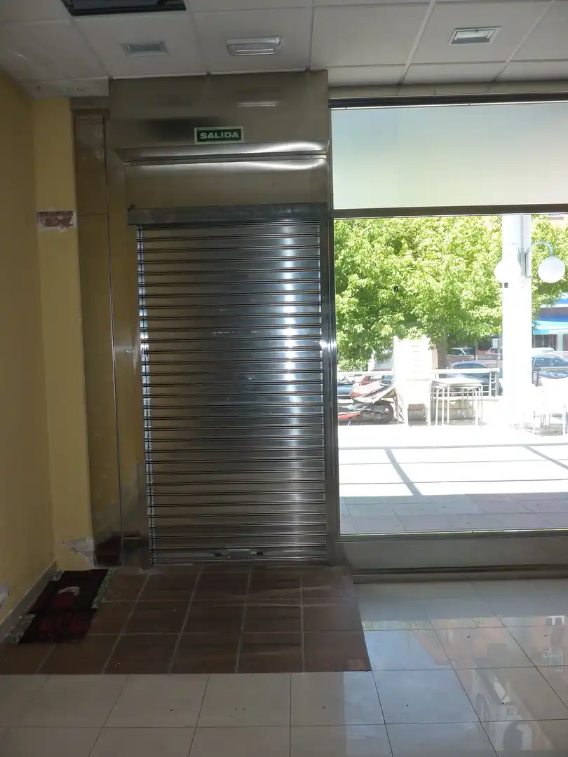 Local en venta en Avenida de las Provincias, 27, La Serna