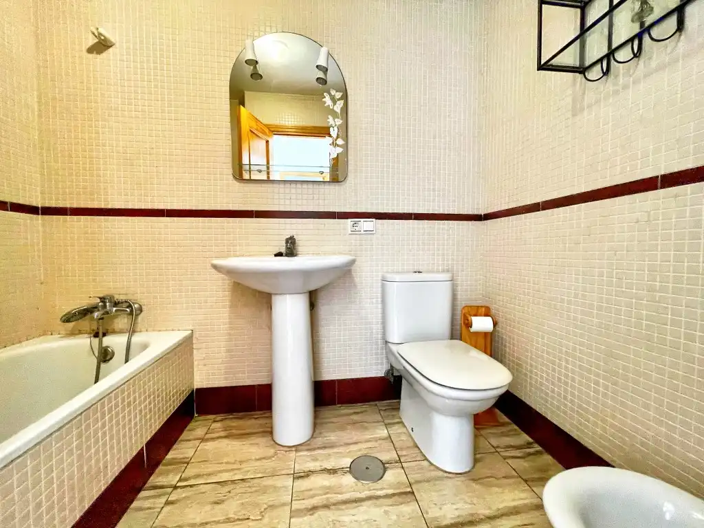Badezimmer von Einfamilien-Reihenhaus zum Verkauf in Vélez-Málaga mit Klimaanlage, Terrasse und Abstellraum