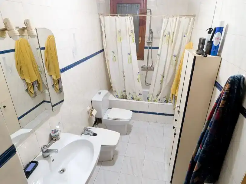 Bany de Pis en venda en Alcañiz amb Balcó