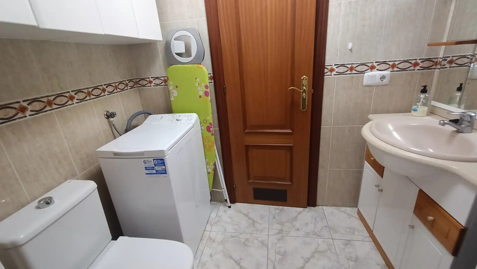 Badezimmer von Wohnungen zur Miete in Granadilla de Abona mit Möbliert, Ofen und Waschmaschine
