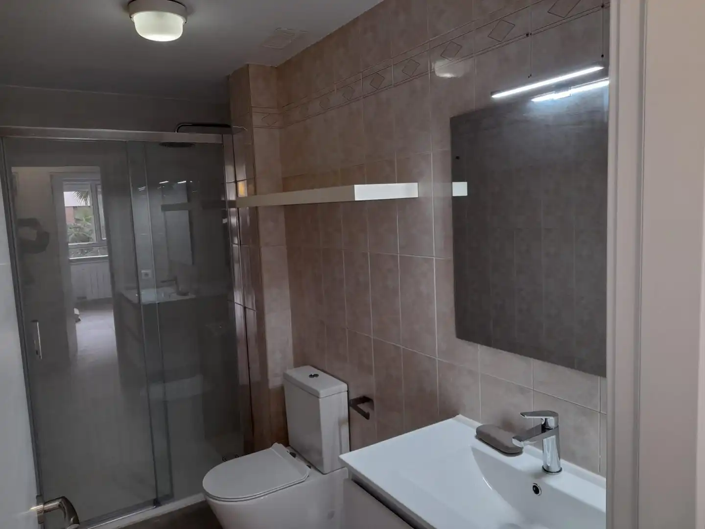 Badezimmer von Wohnungen zum Verkauf in Cáceres