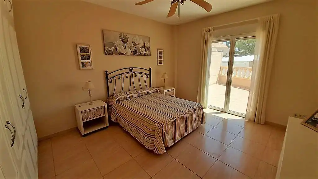 Habitación de Casa adosada en venta en Villalgordo del Júcar con Calefacción y Terraza