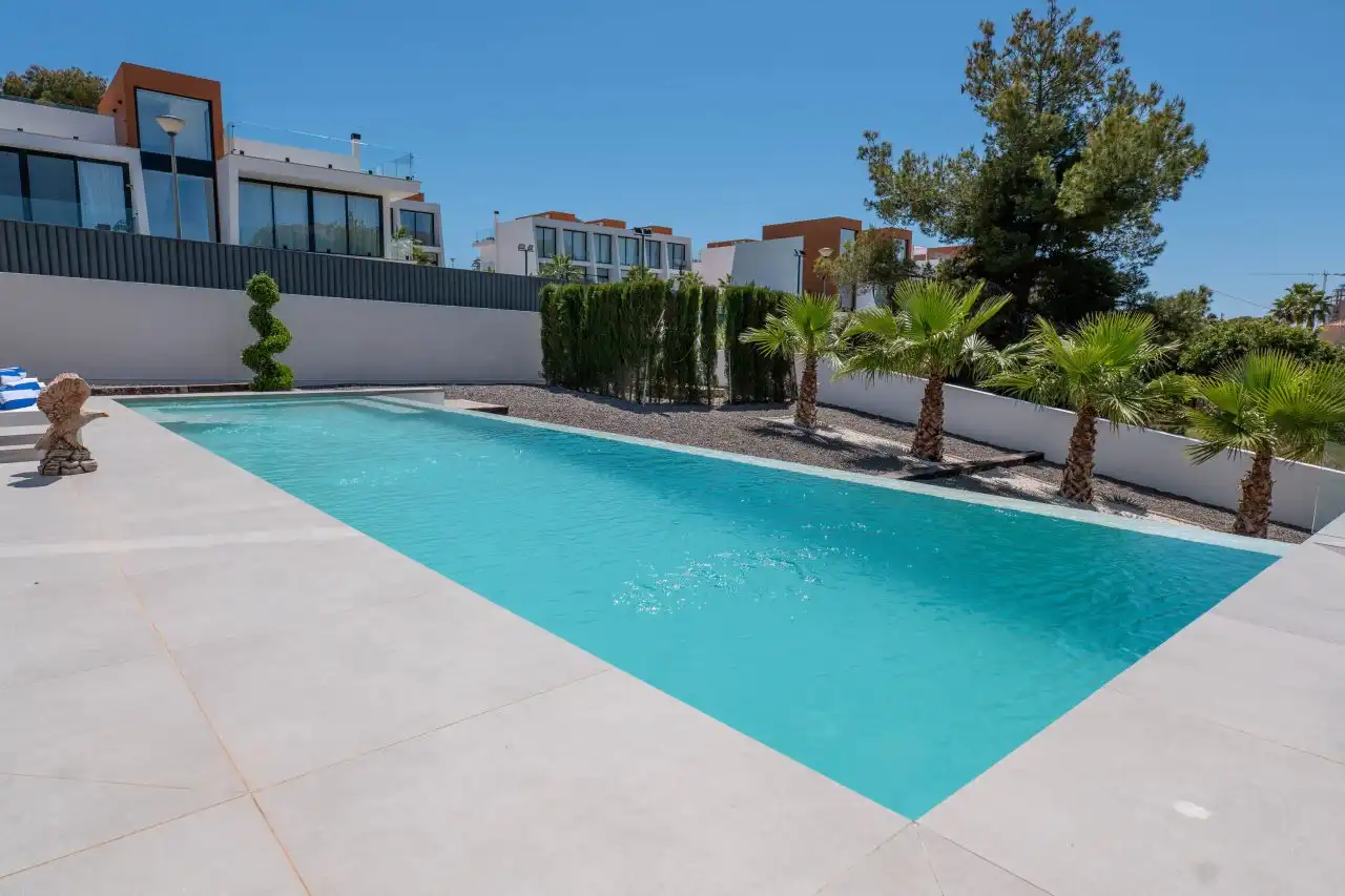 Chalet con terraza en venta en Marisol Park - Ortembach - Los Almendros, imagen 26