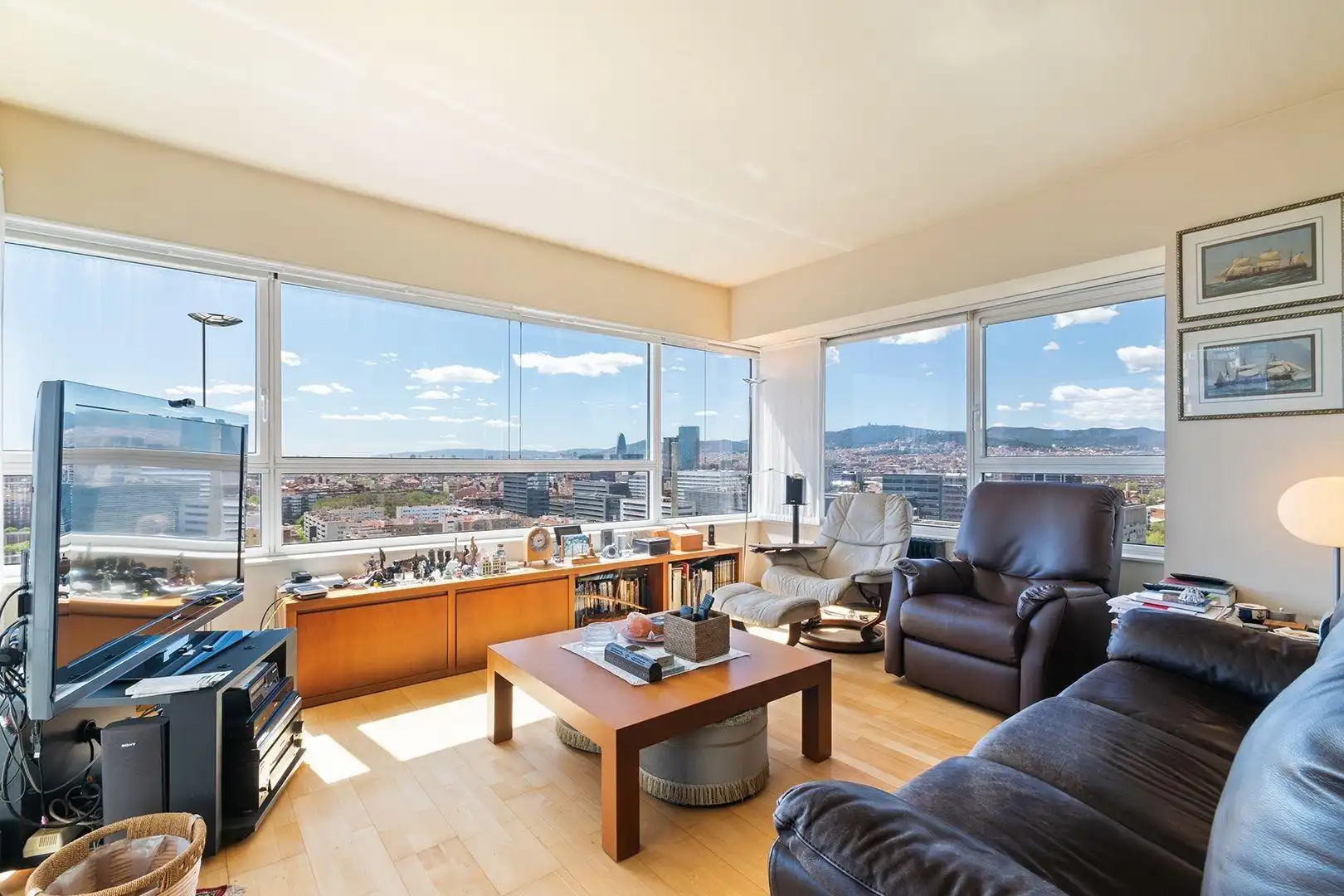Wohnzimmer von Maisonette zum Verkauf in Barcelona mit Klimaanlage, Heizung und Privatgarten