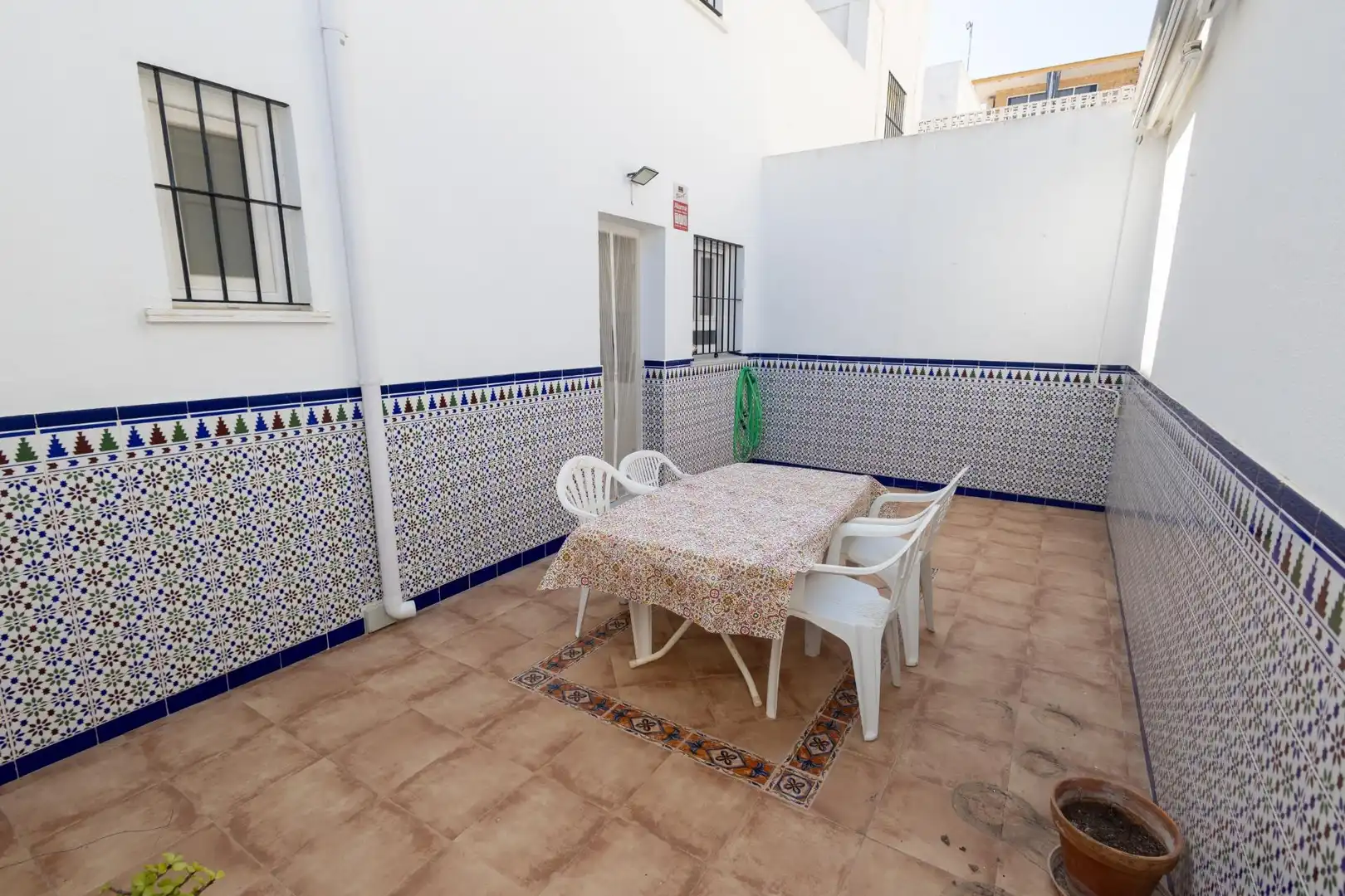 Terrassa de Casa adosada en venda en Chipiona amb Terrassa, Moblat i Balcó