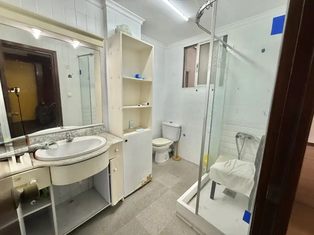 Badezimmer von Wohnung zum Verkauf in Cádiz