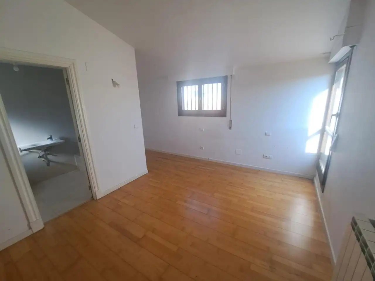 Habitación de Dúplex de alquiler en Zaragoza con Aire acondicionado, Calefacción y Parquet