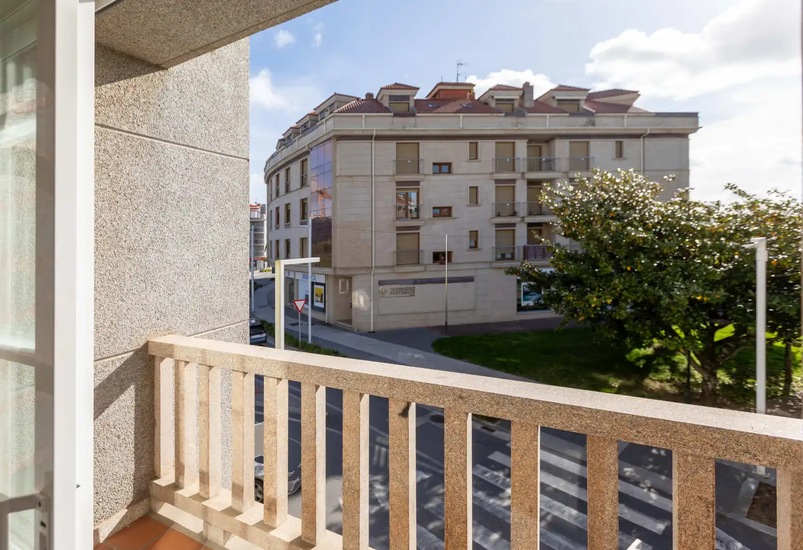 Vista exterior de Apartament en venda en Sanxenxo amb Calefacció, Terrassa i Moblat